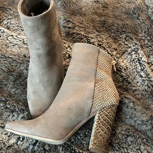 Brown Shoedazzle Booties w Texture